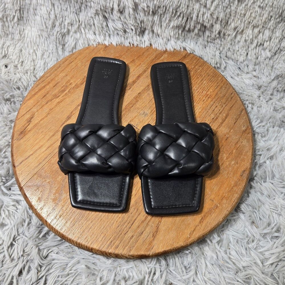 H & M Woven Black Summer Sandals Womens 8.5/39 Retro Quilted Flat Slip Ons Thong